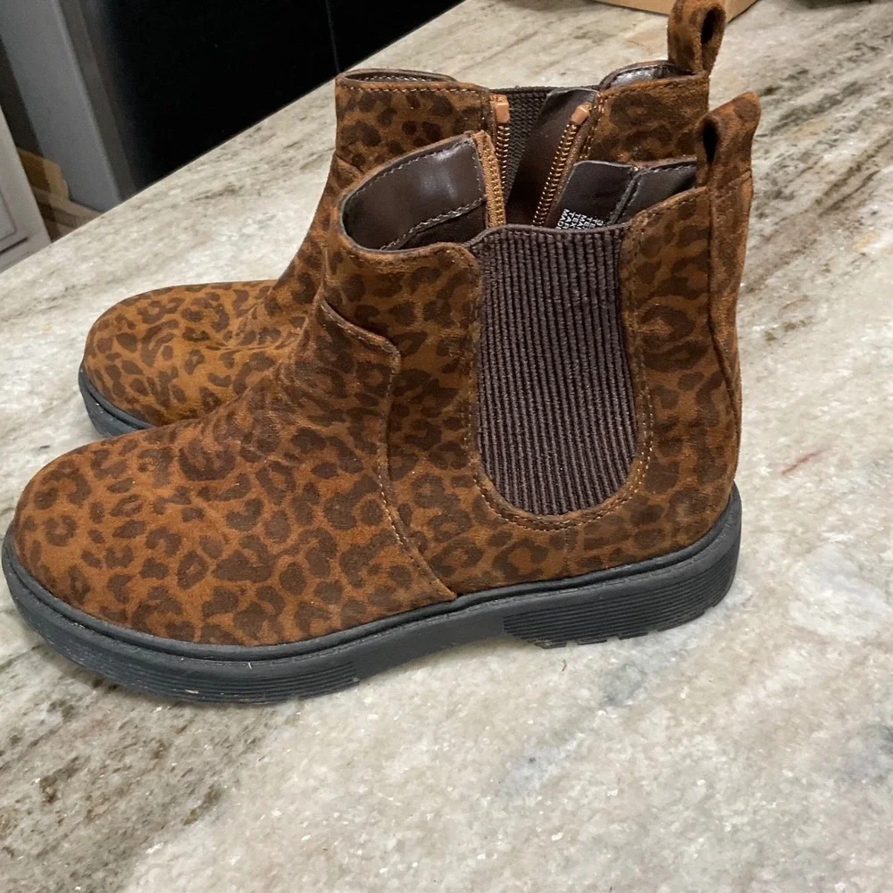 Cat & Jack Chelsea Boots Kids Size 3 Leopard Print‎ Brown Faux Suede Zip Up